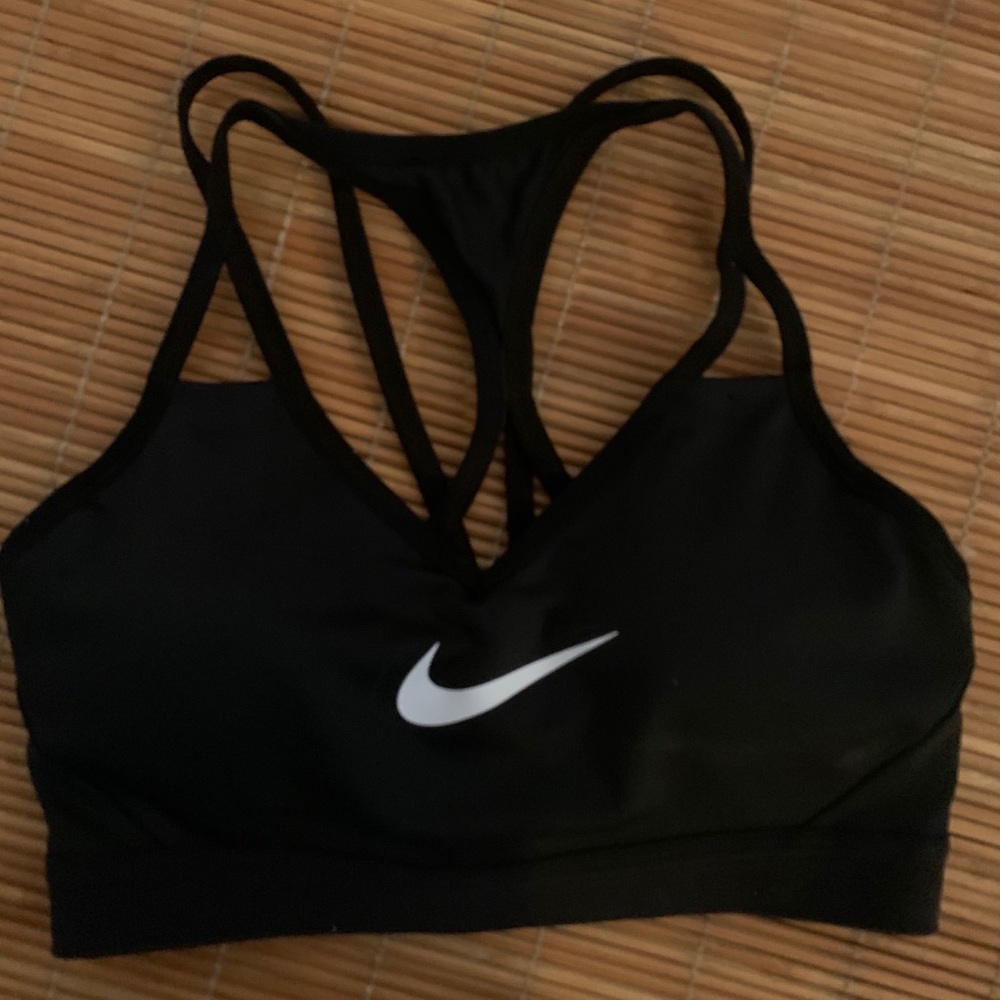 Black nike sports bra